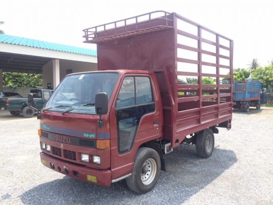 NHR หัวปี๊บ เครื่อง2800 แหนบหน้าแหนบหลัง เพลาลอย ป้ายเล็ก มีแอร์ รถสวยภายในสวยครบพร้อมใช้