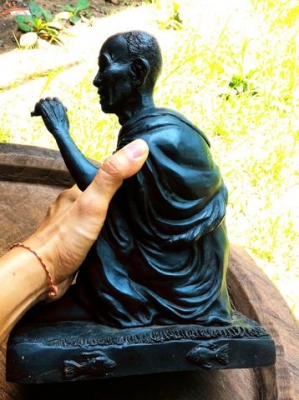 หลวงปู่สรวง ออยเตียนสลูน บายติ๊กเจียะ ศรีสะเกษ เนื้อทองเหลืองรมดำ ปี 2529 ออกวัดไพรพัฒนา ฐานกว้าง 9นิ้ว สูง 12นิ้ว