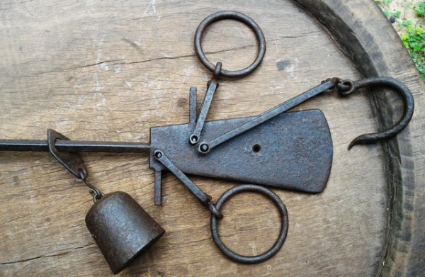 ตาชั่งโบราณ เนื้อโลหะเก่าสุดๆ ยังใช้งานได้ดี สภาพสวยครบสมบูรณ์