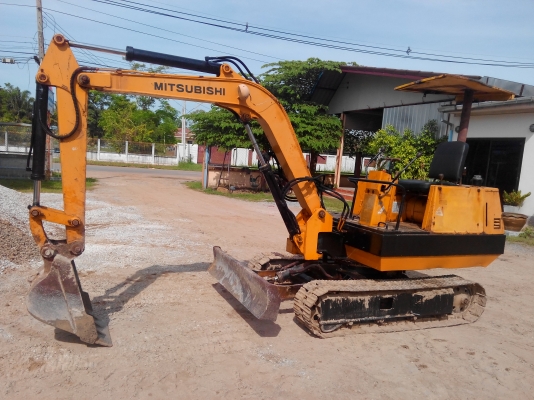 แบ็คโฮ mitsubishi ms030 ใช้งานได้ราคาถูก ไปทำเงินที่นครพนมแล้วครับ