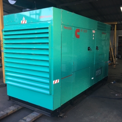 CUMMINS 300 KVA.