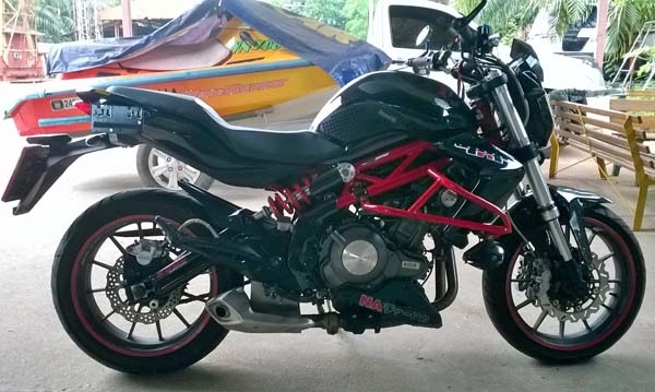 ขาย bennelli tnt 300