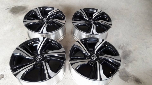 ขายล้อแม็กป้ายแดง civic fc 17" สนใจติดต่อ ตาเล็ก ล้อและยางครับ 081-3747940