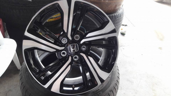ขายล้อแม็กป้ายแดง civic fc 17" สนใจติดต่อ ตาเล็ก ล้อและยางครับ 081-3747940