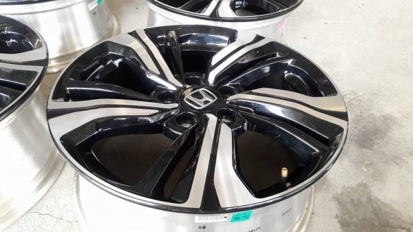 ขายล้อแม็กป้ายแดง civic fc 17" สนใจติดต่อ ตาเล็ก ล้อและยางครับ 081-3747940