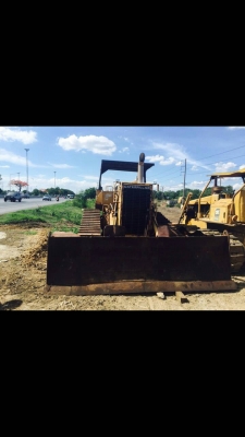 ขายรถแทรกเตอร์ CAT-D-4H เครื่องไม่มีทุกอย่างอยุ่ครบขายทั้งคัน 230000 และแยกชิ้นส่วนอะหลั่ยก็ขายนะคับโซ่คู่ละ98000 เกียเป็นเกียตัด 75000สนใจโทรมาคับ