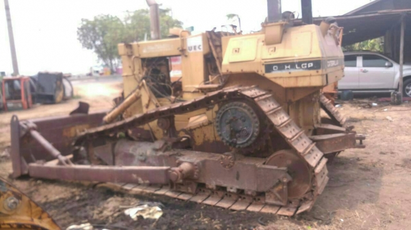 ขายรถแทรกเตอร์ CAT-D-4H เครื่องไม่มีทุกอย่างอยุ่ครบขายทั้งคัน 230000 และแยกชิ้นส่วนอะหลั่ยก็ขายนะคับโซ่คู่ละ98000 เกียเป็นเกียตัด 75000สนใจโทรมาคับ