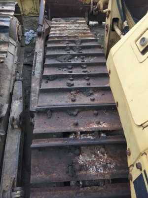 ขายรถแทรกเตอร์ CAT-D-4H เครื่องไม่มีทุกอย่างอยุ่ครบขายทั้งคัน 230000 และแยกชิ้นส่วนอะหลั่ยก็ขายนะคับโซ่คู่ละ98000 เกียเป็นเกียตัด 75000สนใจโทรมาคับ