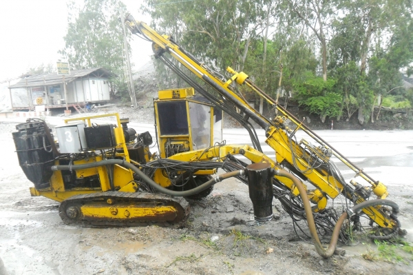 atlas copco รุ่น roc742 hc # 3 atlas copco รุ่น roc742 hc # 3