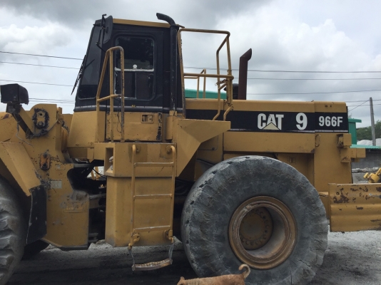 รถตักล้อยาง CAT 966F