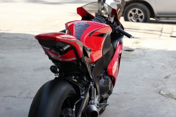 <เอิร์ท พิดโลก>CBR1000RR ปี08 สรรพแท้100\% สภาพสวย แต่งล้น