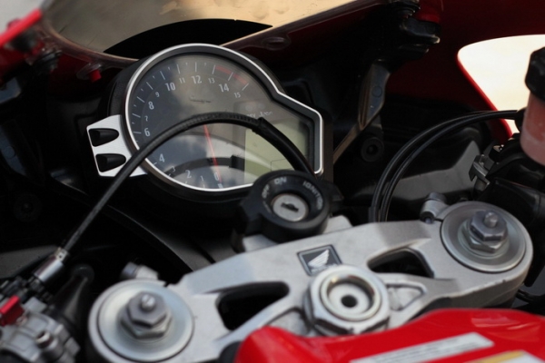 <เอิร์ท พิดโลก>CBR1000RR ปี08 สรรพแท้100\% สภาพสวย แต่งล้น