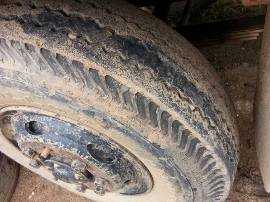 ขายรถดั้ม2เพลา FUSO FN527-TF เครื่อง220เทอร์โบ รถสวยสภาพดี เอกสารถูกต้อง เล่มทะเบียนพร้อมโอน ราคา850,000 สนใจโทร 090-8588220คุณนะ 093-3258446คุณบิว หรือเข้าดูสินค้าอื่นๆได้ที่ www.narong2truck.com หรือ www.truck.in.th/498 หรือเพจFacebook ณรงค์ ซื้อขายรถมื