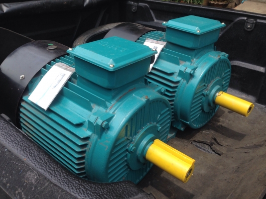 ( เหลือ 1 ตัวครับ )ขายมอเตอร์ Brook 50HP. 1480rpm. 380V ของใหม่ไม่เคยใช้งาน สวยมากครับ