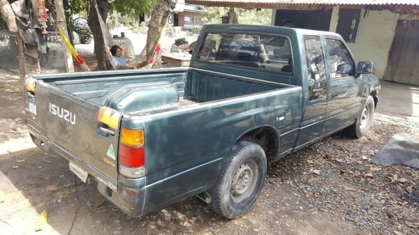 ขายรถ ISUZU TFR ปี97 เครื่องดี คัสซีสวย รถพร้อมใช้งาน เอกสารพร้อมโอน ราคา.125,000 บาท โทร.080-1085007 บอล