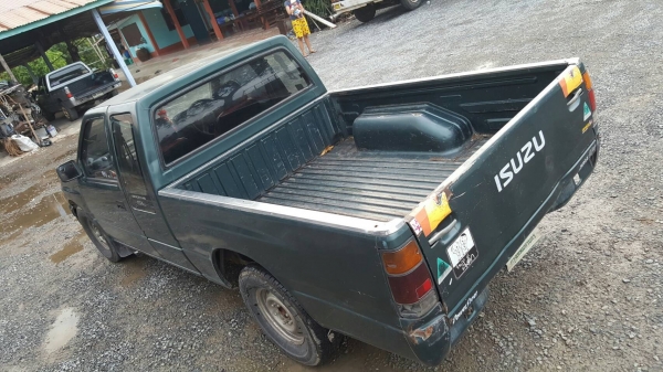 ขายรถ ISUZU TFR ปี97 เครื่องดี คัสซีสวย รถพร้อมใช้งาน เอกสารพร้อมโอน ราคา.125,000 บาท โทร.080-1085007 บอล