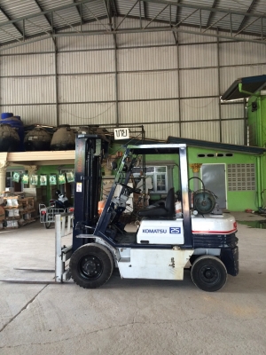 ขายรถโฟล์คลิฟท์ Komatsu 2.5 ตัน รุ่น 11 พร้อมใช้ 086-8053515