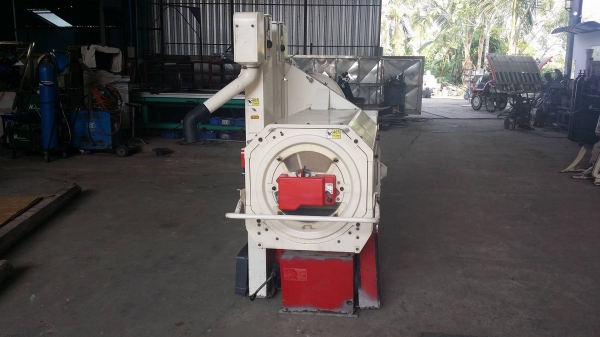 เครื่องสีข้าวกล้องเก่าญี่ปุ่น  YANMAR  รุ่น RHS30DL  สภาพเครื่องสวย พร้อมใช้งาน  ขนาดกระทัดรัด