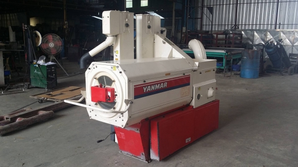 เครื่องสีข้าวกล้องเก่าญี่ปุ่น  YANMAR  รุ่น RHS30DL  สภาพเครื่องสวย พร้อมใช้งาน  ขนาดกระทัดรัด