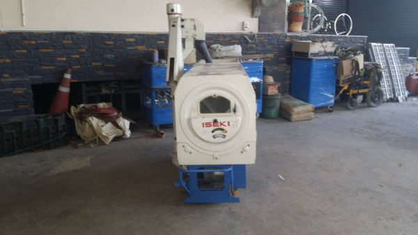 เครื่องสีข้าวกล้องเก่าญี่ปุ่น  ISEKI รุ่น 307D สภาพเครื่องดี พร้อมใช้งาน  ขนาดกระทัดรัด มีล้อลาก