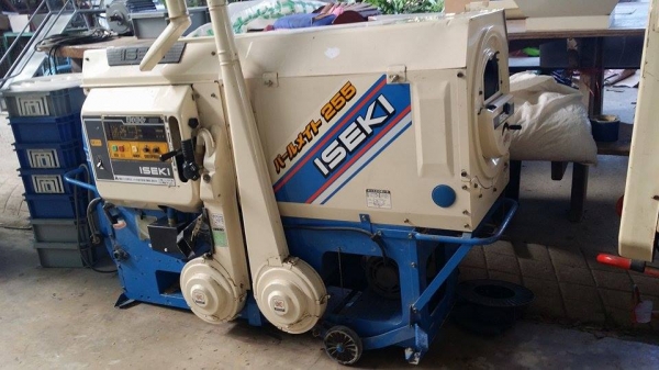 เครื่องสีข้าวกล้องเก่าญี่ปุ่น  ISEKI รุ่น 255 สภาพเครื่องดี พร้อมใช้งาน
