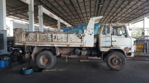 ขาย 6 ล้อดั้ม HINO KR300 เครื่อง EH100 150 แรงม้า หัวเก๋งไม่ค่อยสวย เอกสารเล่มทะเบียนพร้อม ขาย 6 ล้อดั้ม HINO KR300 เครื่อง EH100 150 แรงม้า หัวเก๋งไม่ค่อยสวย เอกสารเล่มทะเบียนพร้อม