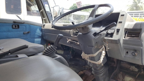 ขาย 6 ล้อ HINO FC2WHKA กระบะยาว 5.50 เมตร เครื่อง WO4D 120 แรงม้า คัสซีสวยตลอดเส้น ทะเบียนพร้อมโอน ขาย 6 ล้อ HINO FC2WHKA กระบะยาว 5.50 เมตร เครื่อง WO4D 120 แรงม้า คัสซีสวยตลอดเส้น ทะเบียนพร้อมโอน