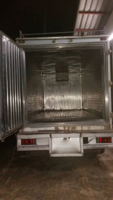 รถอีซูซุ 6 ล้อ ตู้เย็น  NKR 130 แรงม้า. ปี 47.   สนใจติดต่อ  081 - 6079515