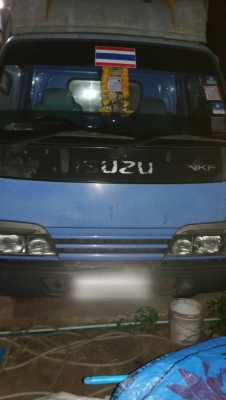 รถอีซูซุ 6 ล้อ ตู้เย็น  NKR 130 แรงม้า. ปี 47.   สนใจติดต่อ  081 - 6079515