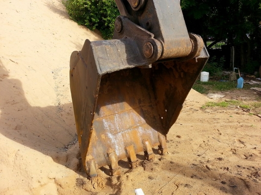 ขายรถขุด แบคโค KOMATSU PC200-5 ไฟฟ้าครบ แอร์เย็น เครื่องเดิม ปั้มเดิม ช่วงล่างดี เอวแน่น รถสวยสภาพพร้อมใช้งาน เอกสารถูกต้อง เล่มทะเบียนพร้อม ราคา720,000 สนใจโทร 090-8588220คุณนะ 093-3258446คุณบิว หรือเข้าดูสินค้าอื่นๆได้ที่ www.narong2truck.com หรือ www.t