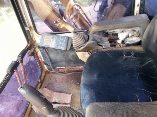 ขายรถขุด แบคโค KOMATSU PC200-5 ไฟฟ้าครบ แอร์เย็น เครื่องเดิม ปั้มเดิม ช่วงล่างดี เอวแน่น รถสวยสภาพพร้อมใช้งาน เอกสารถูกต้อง เล่มทะเบียนพร้อม ราคา720,000 สนใจโทร 090-8588220คุณนะ 093-3258446คุณบิว หรือเข้าดูสินค้าอื่นๆได้ที่ www.narong2truck.com หรือ www.t