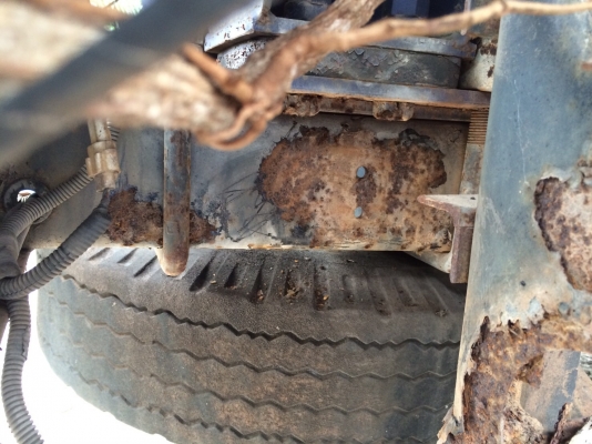 รถฮีโน่ 6 ล้อ บรรทุกน้ำมัน FC4J  140 แรงม้า. ปี 44. , ( * มี ขาย 2 คัน. )     สนใจติดต่อ  081 - 6079515