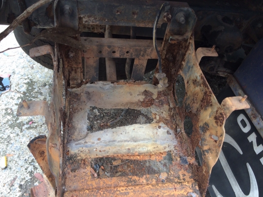 รถฮีโน่ 6 ล้อ บรรทุกน้ำมัน FC4J  140 แรงม้า. ปี 44. , ( * มี ขาย 2 คัน. )     สนใจติดต่อ  081 - 6079515