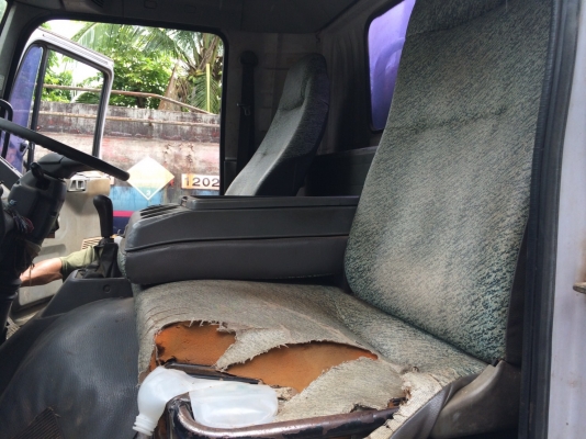 รถฮีโน่ 6 ล้อ บรรทุกน้ำมัน FC4J  140 แรงม้า. ปี 44. , ( * มี ขาย 2 คัน. )     สนใจติดต่อ  081 - 6079515