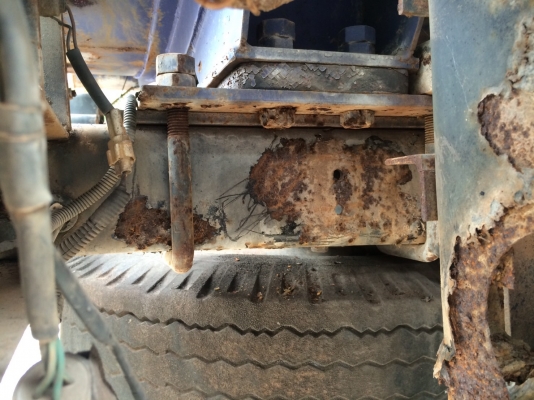 รถฮีโน่ 6 ล้อ บรรทุกน้ำมัน FC4J  140 แรงม้า. ปี 44. , ( * มี ขาย 2 คัน. )     สนใจติดต่อ  081 - 6079515