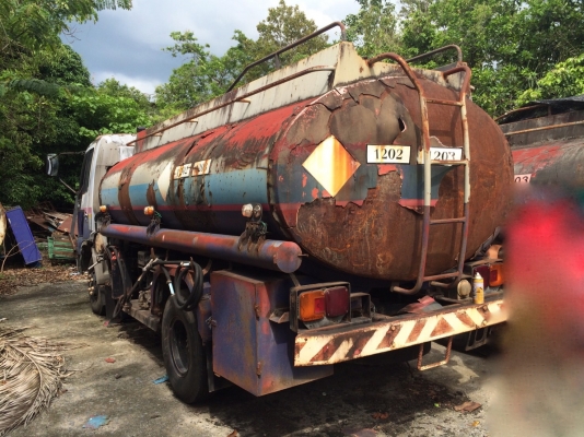 รถฮีโน่ 6 ล้อ บรรทุกน้ำมัน FC4J  140 แรงม้า. ปี 44. , ( * มี ขาย 2 คัน. )     สนใจติดต่อ  081 - 6079515