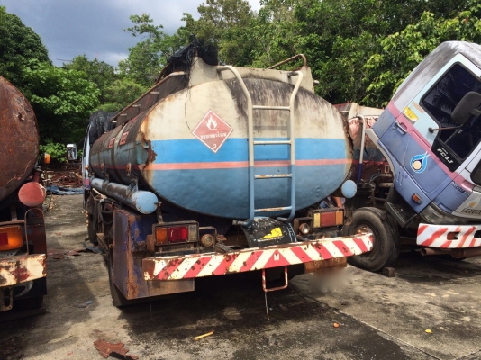 รถฮีโน่ 6 ล้อ บรรทุกน้ำมัน FC4J  140 แรงม้า. ปี 44. , ( * มี ขาย 2 คัน. )     สนใจติดต่อ  081 - 6079515