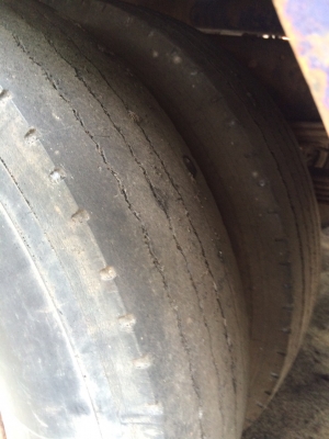 รถฮีโน่ 6 ล้อ บรรทุกน้ำมัน FC4J  140 แรงม้า. ปี 44. , ( * มี ขาย 2 คัน. )     สนใจติดต่อ  081 - 6079515