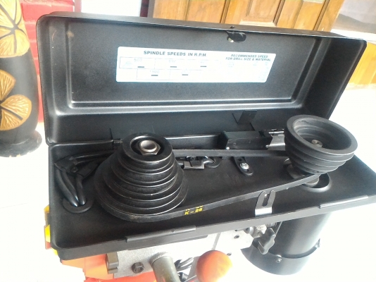 สว่านแท่นขนาดสูง 60 ซม. แบบตั้งโต็ะ  5 สปีด หัวจับดอกสว่านได้โต 12.5 มม