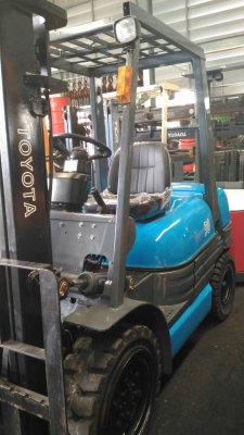 ขายรถ toyota ขนาด 3 ตัน รุ่น 6 เครื่องยนต์ ดีเซล  เกียร์ ธรรมดา