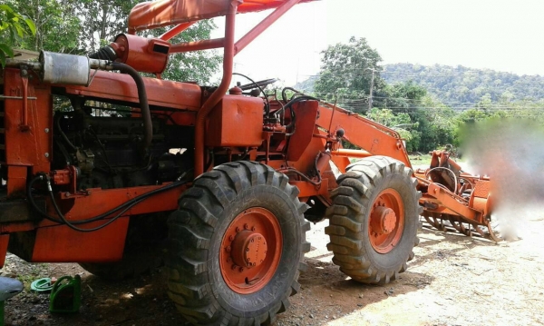 รถตัก KOMATSU , ( คีบไม้ ยาง. )    สนใจติดต่อ  081 - 6079515