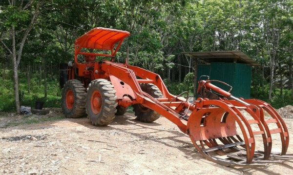 รถตัก KOMATSU , ( คีบไม้ ยาง. )    สนใจติดต่อ  081 - 6079515