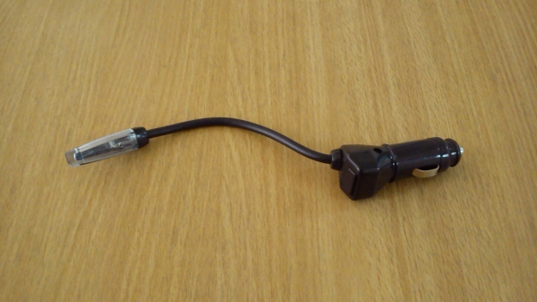 ไฟประดับตกแต่ง LED แสงสีฟ้าต่อกับช่องที่จุดไฟบุหรี่ สามารถปรับโค้งงอได้ ไฟประดับตกแต่ง LED แสงสีฟ้าต่อกับช่องที่จุดไฟบุหรี่ สามารถปรับโค้งงอได้