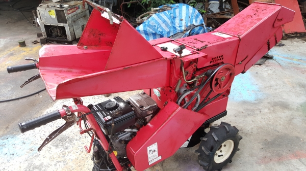 รถย่อยกิ่งไม้ มีเกียร์เดินหน้าถอยหลัง พร้อมใช้ สอบถามได้