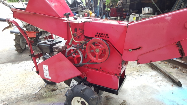 รถย่อยกิ่งไม้ มีเกียร์เดินหน้าถอยหลัง พร้อมใช้ สอบถามได้