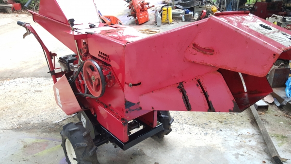 รถย่อยกิ่งไม้ มีเกียร์เดินหน้าถอยหลัง พร้อมใช้ สอบถามได้