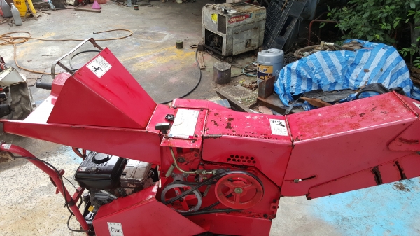 รถย่อยกิ่งไม้ มีเกียร์เดินหน้าถอยหลัง พร้อมใช้ สอบถามได้