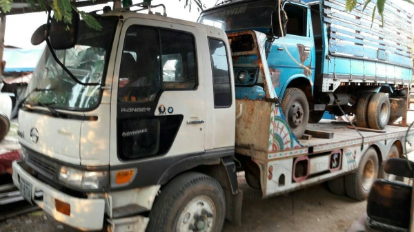 ขายรถสิบล้อเทเลอร์ฮีโน่KT725เครื่องEH700ราคา520000บาทครับ