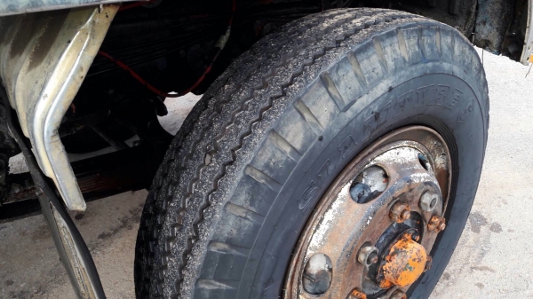 ขายรถบรรทุกเพลาเดียว Hino KT925 เครื่อง HO7C-185 แรง พวงมาลัยพาวเวอร์ เบรคจิฟฟี่ทะเบียนพร้อม