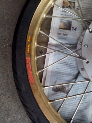 ขายดุมหน้า-หลัง Fino 115 รุ่นคาร์บู พร้อมล้อทอง ขอบ 17 (ยี่ห้อง BANZAI) ล้อไม่คต ไม่ดุ้ง มีรอยนิดหน่อยด้านข้าง พร้อมยางนอกดอกดี และยางใน แต่ปีเก่า เก็บไว้นาน 086-4076768 เน้นโทรเท่านั้น